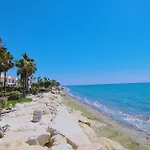 Sea Gem Tatil Evi Meneou